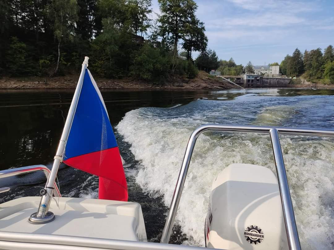 Bezpečně u vody 2022.jpg