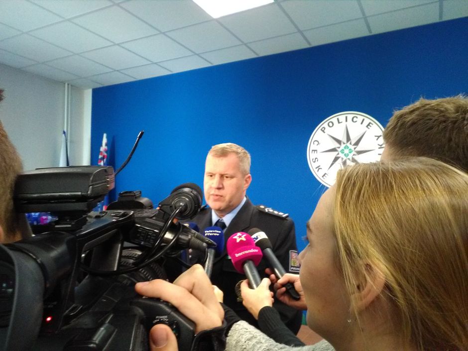 Brífink podvody na seniorech