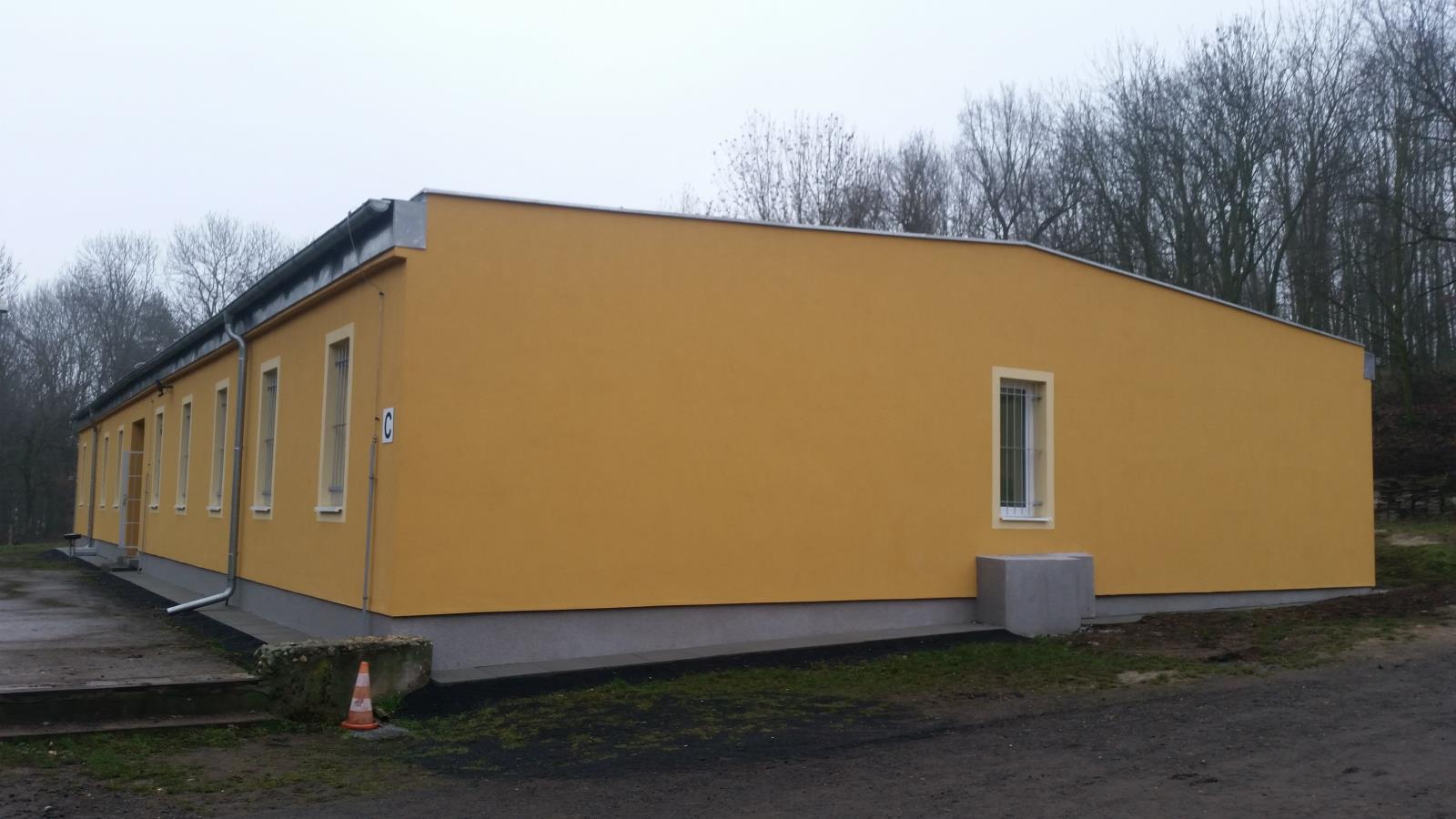 Budova C po rekonstrukci čelní a boční pohled.jpg