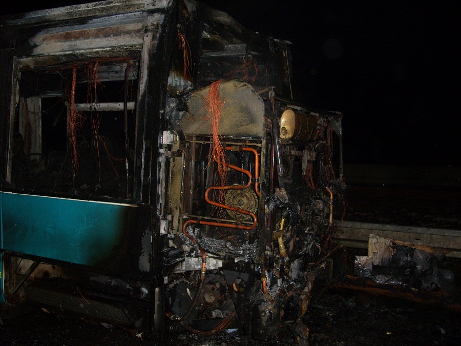 Bus v plamenech