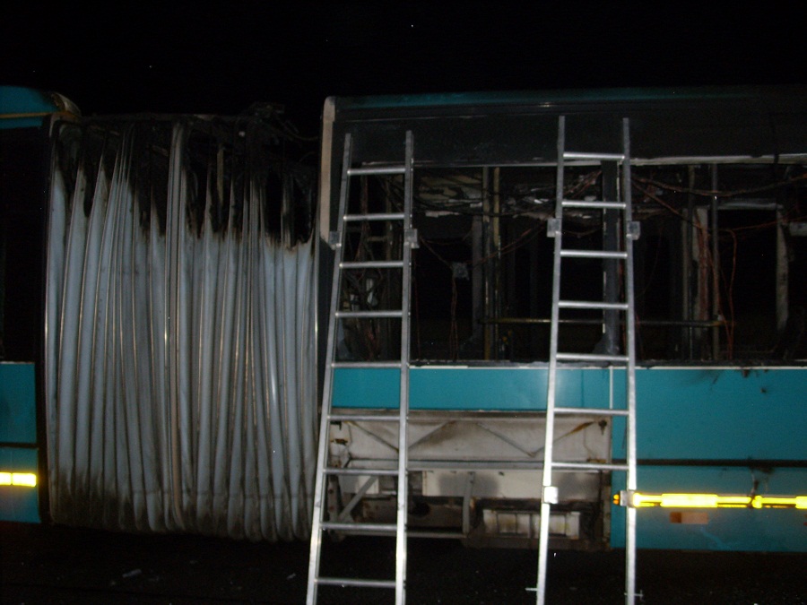 Bus v plamenech