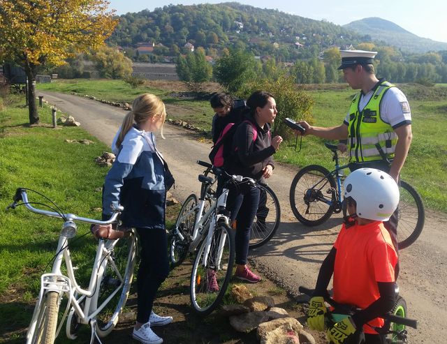 Cyklisté pod drobnohledem
