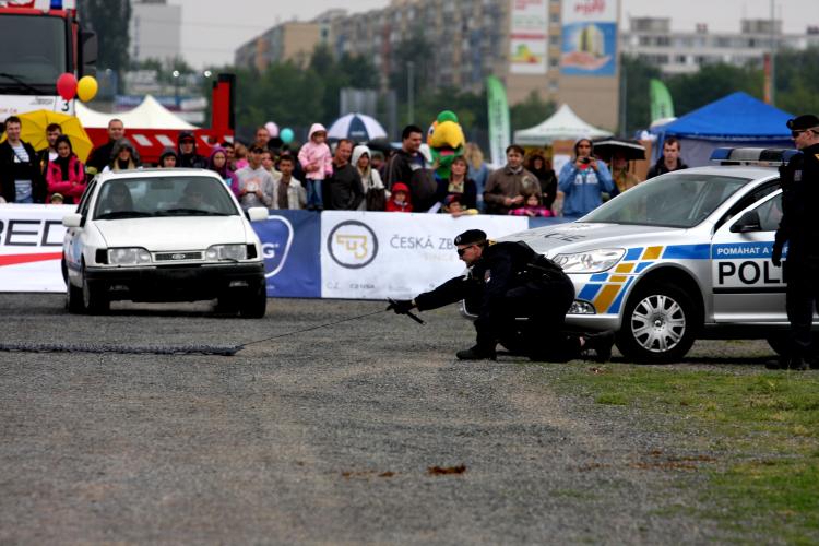 DEN S POLICIÍ