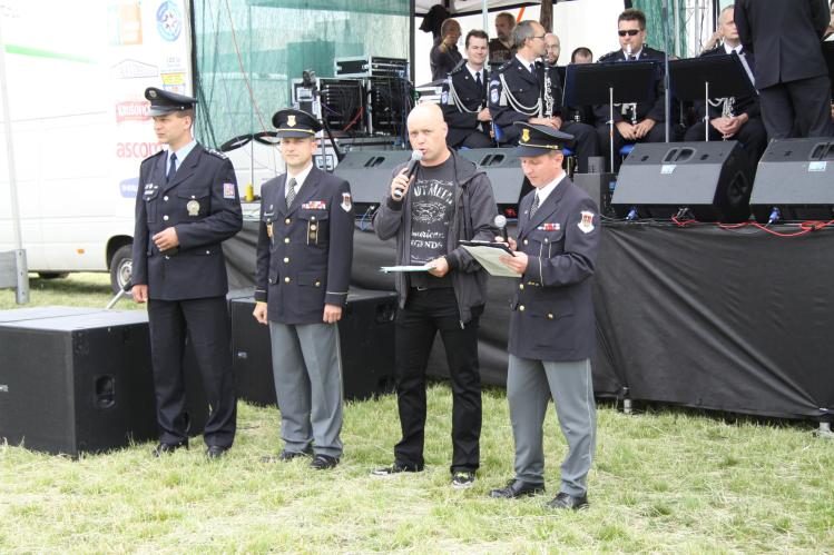 DEN S POLICIÍ