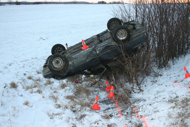 DN Velké Kunětice - havarovaný peugeot
