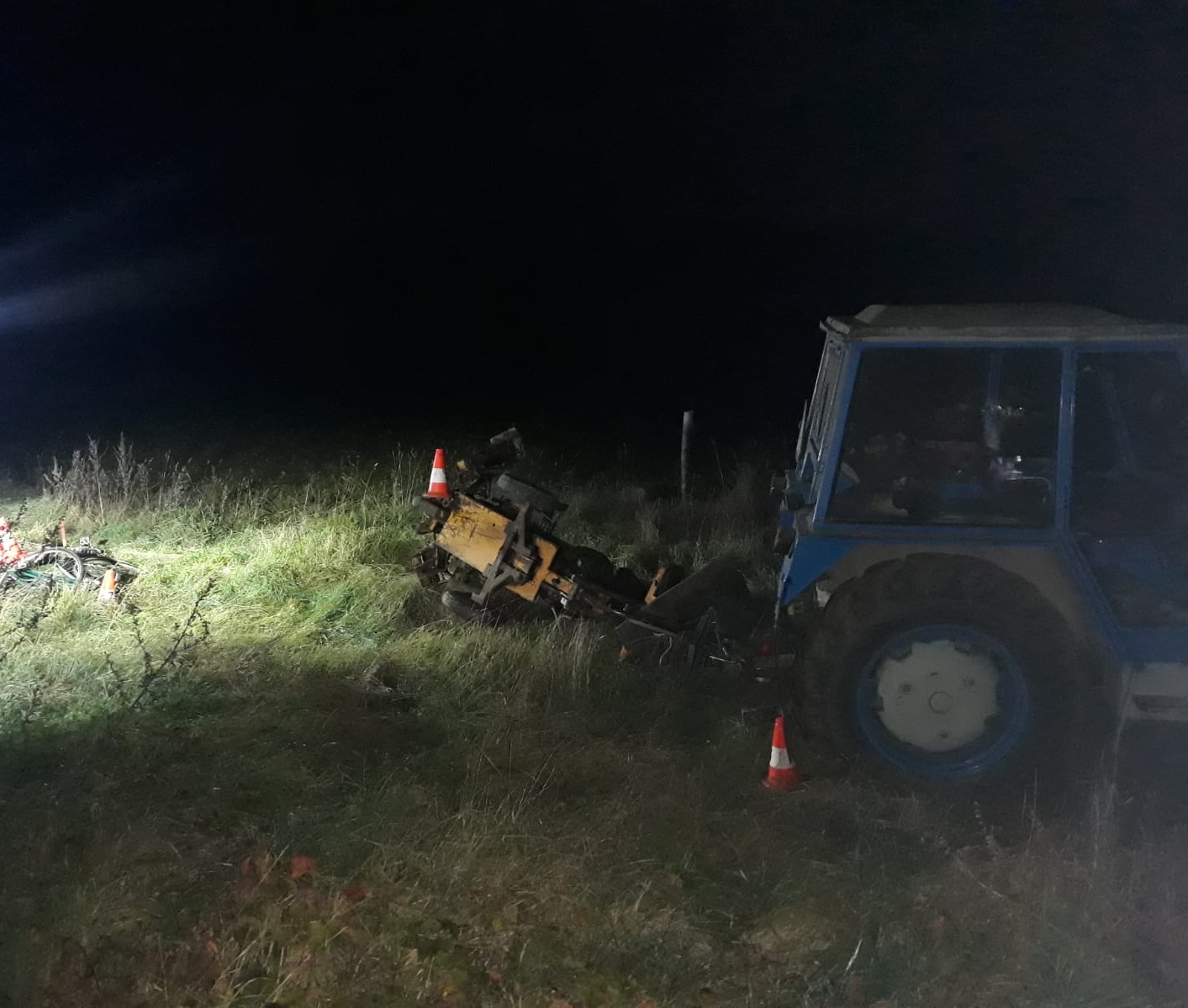 DN traktor a cyklistka II.jpg