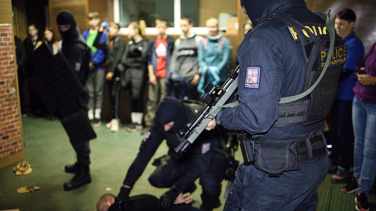 Den policistou