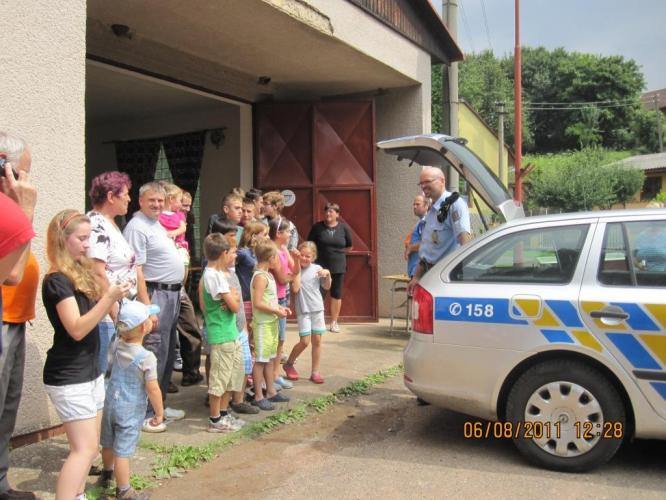 Den s policií Vinařice
