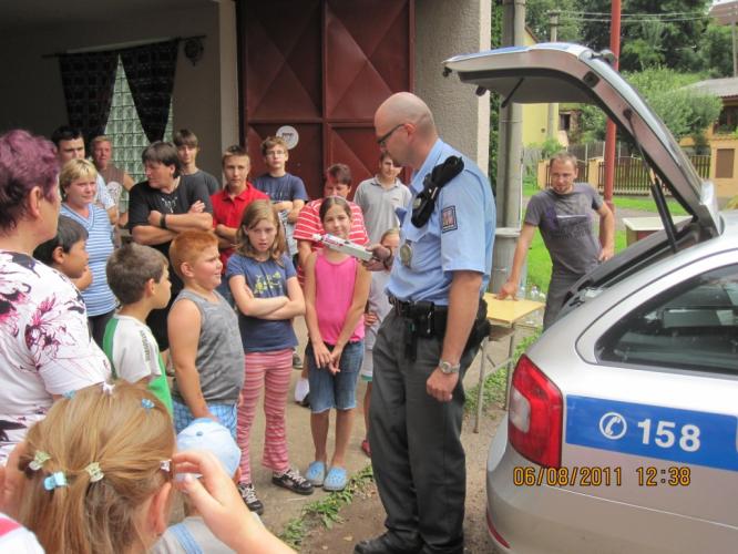 Den s policií Vinařice