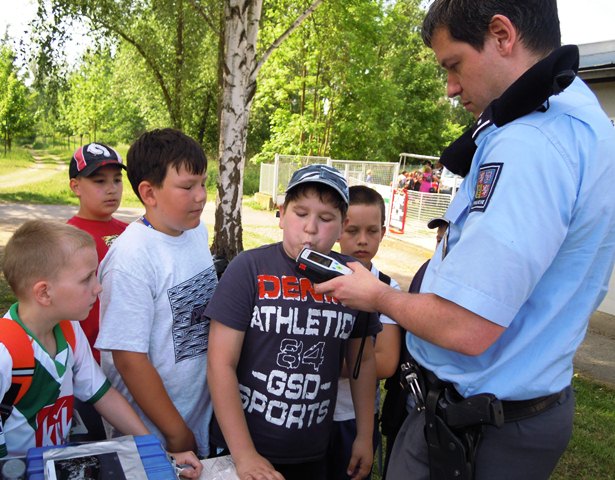 Den s policií ve Štětí