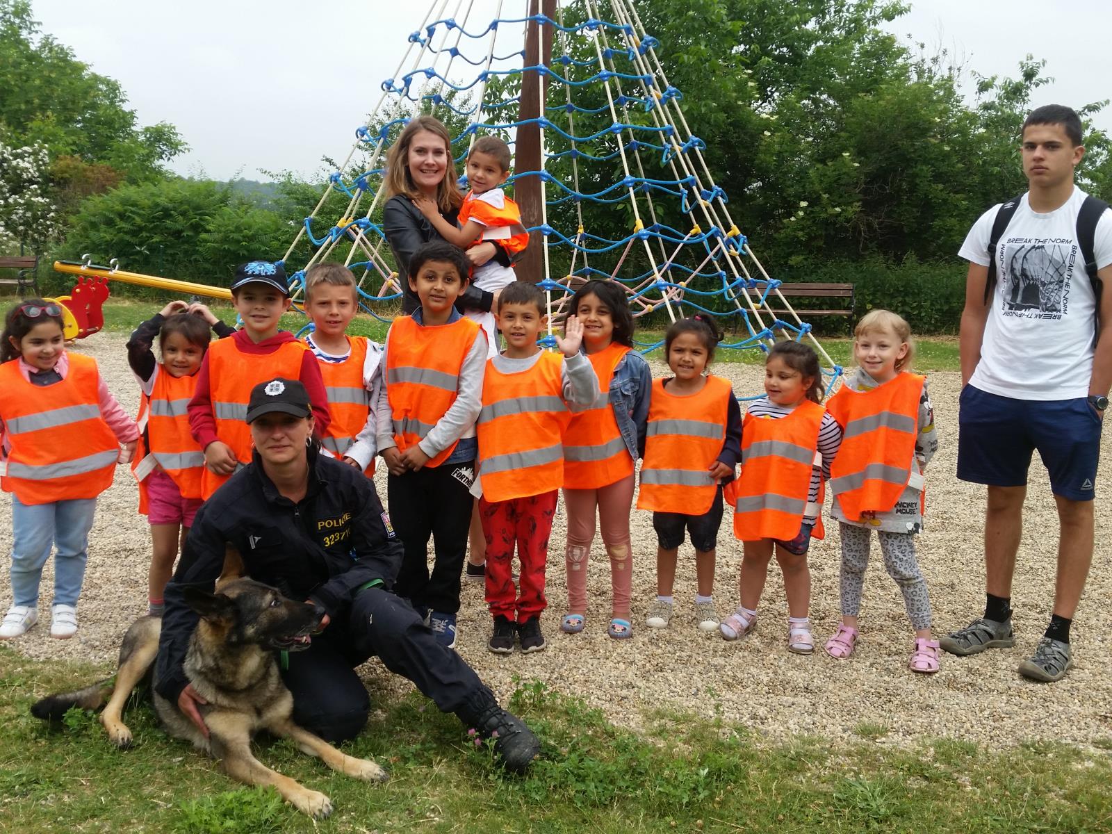 Děti z organizace Vějíř navštívily policisty