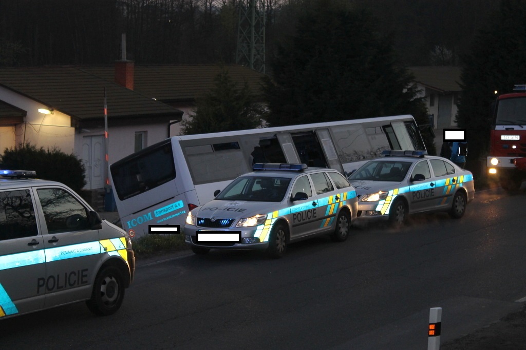 Dopravní nehoda autobusu na Slánsku