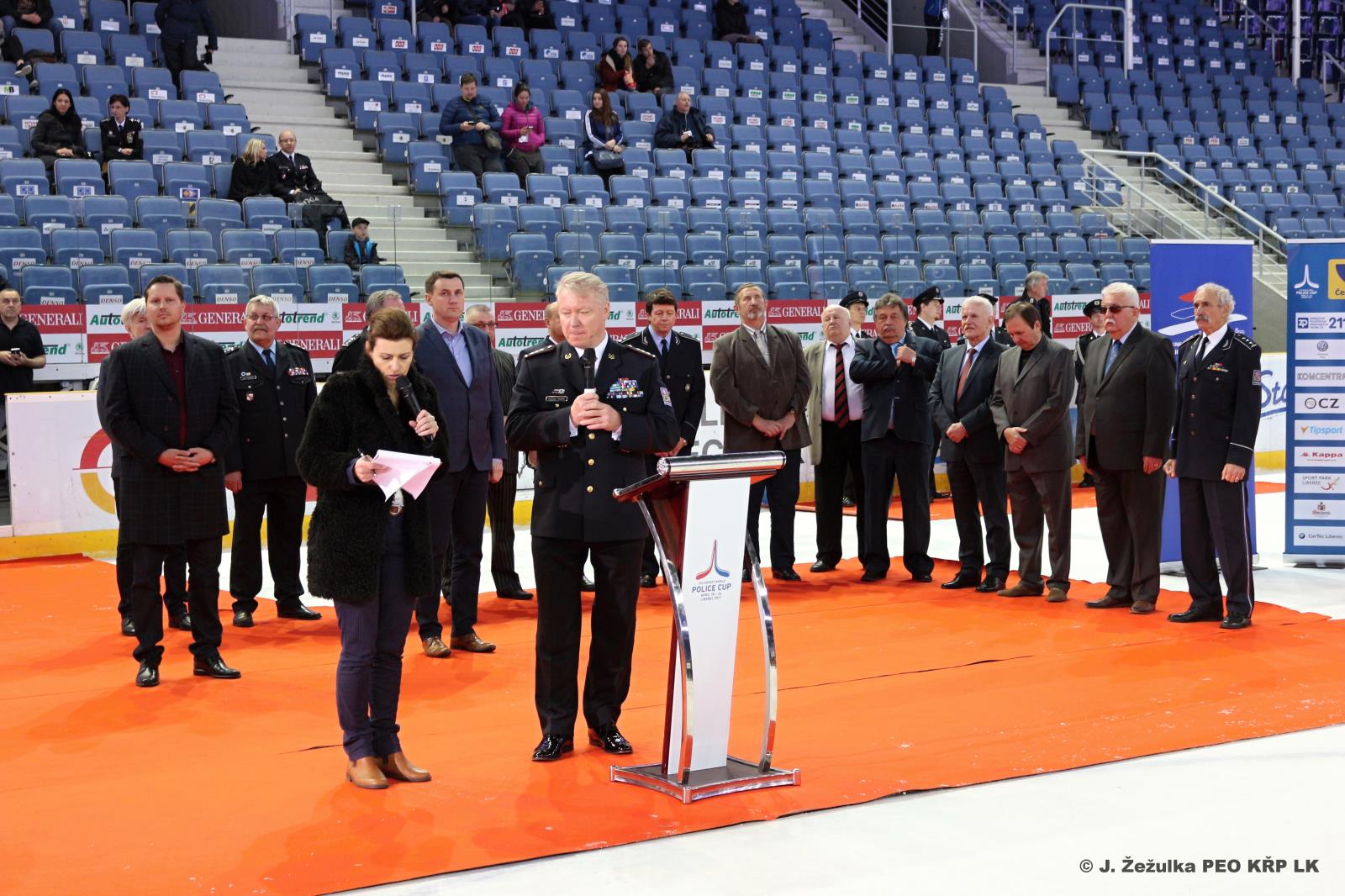 Emeritní policejní důstojníci a slavnostní ceremoniál