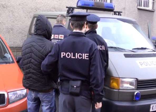 Foto: PČR Frýdek-Místek/eskorta pachatelů k soudu