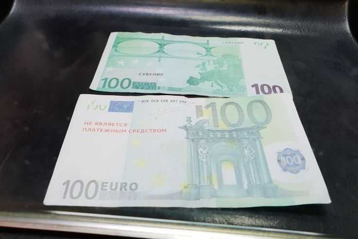 Falešné bankovky.jpg