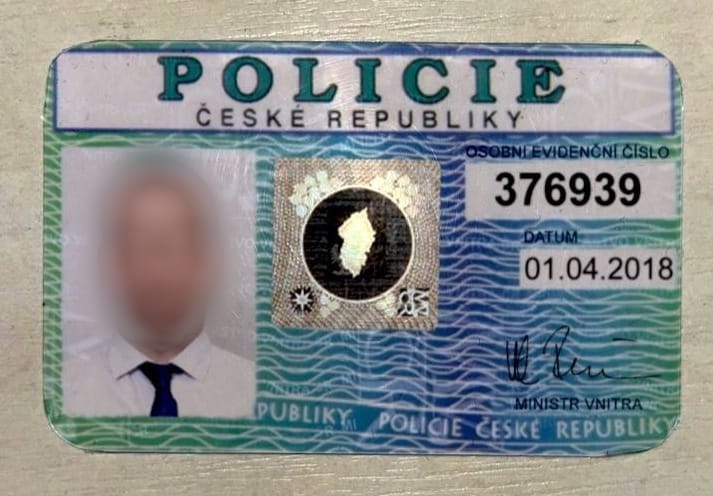 Falešný služební průkaz.jpeg