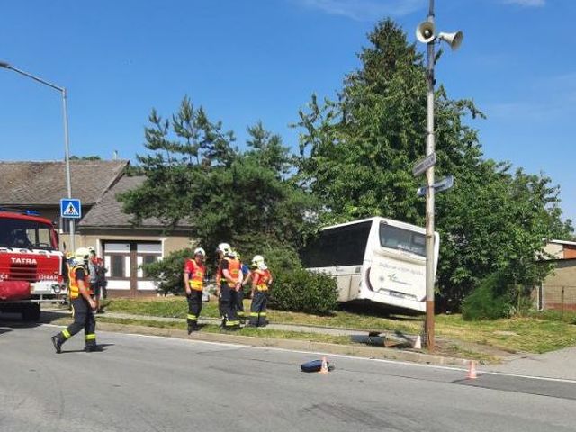 Havárie autobusu v Lutíně