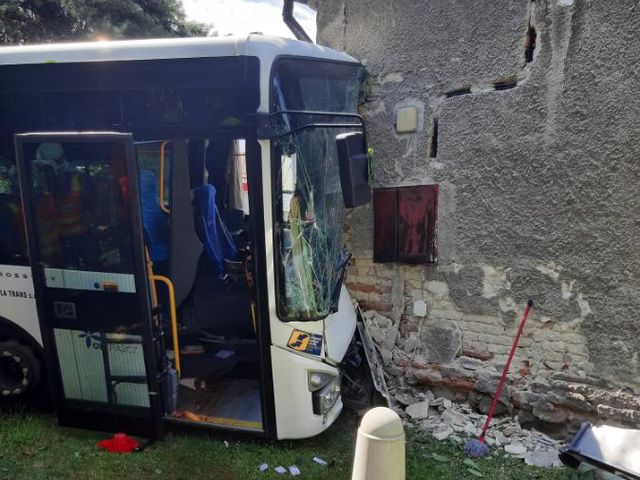 Havárie autobusu v Lutíně