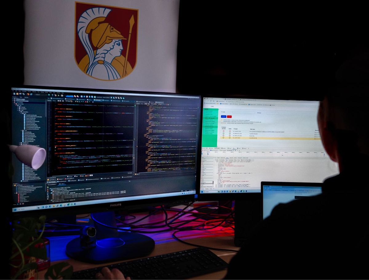 Hledá se programátor