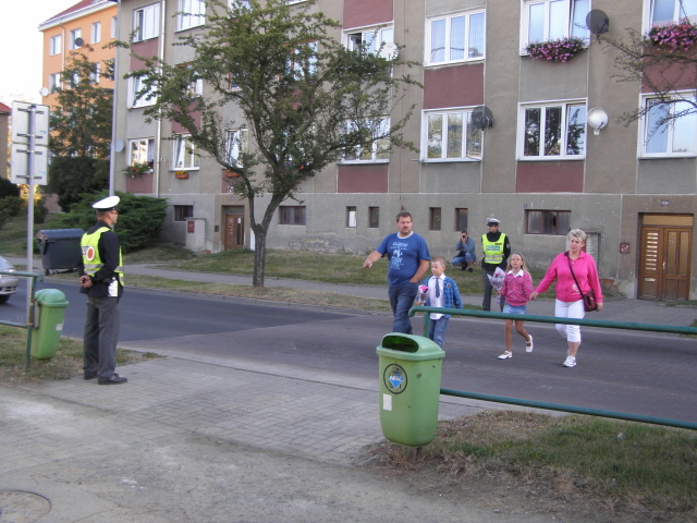 I dospělí byli pod dozorem strážců zákona.