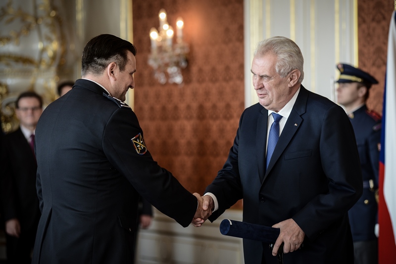 Jmenování generálů 4.jpg