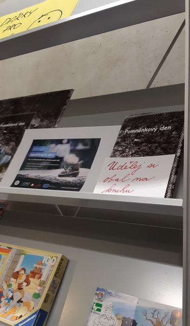 Kniha v obalu v dětském oddělení MK Děčín