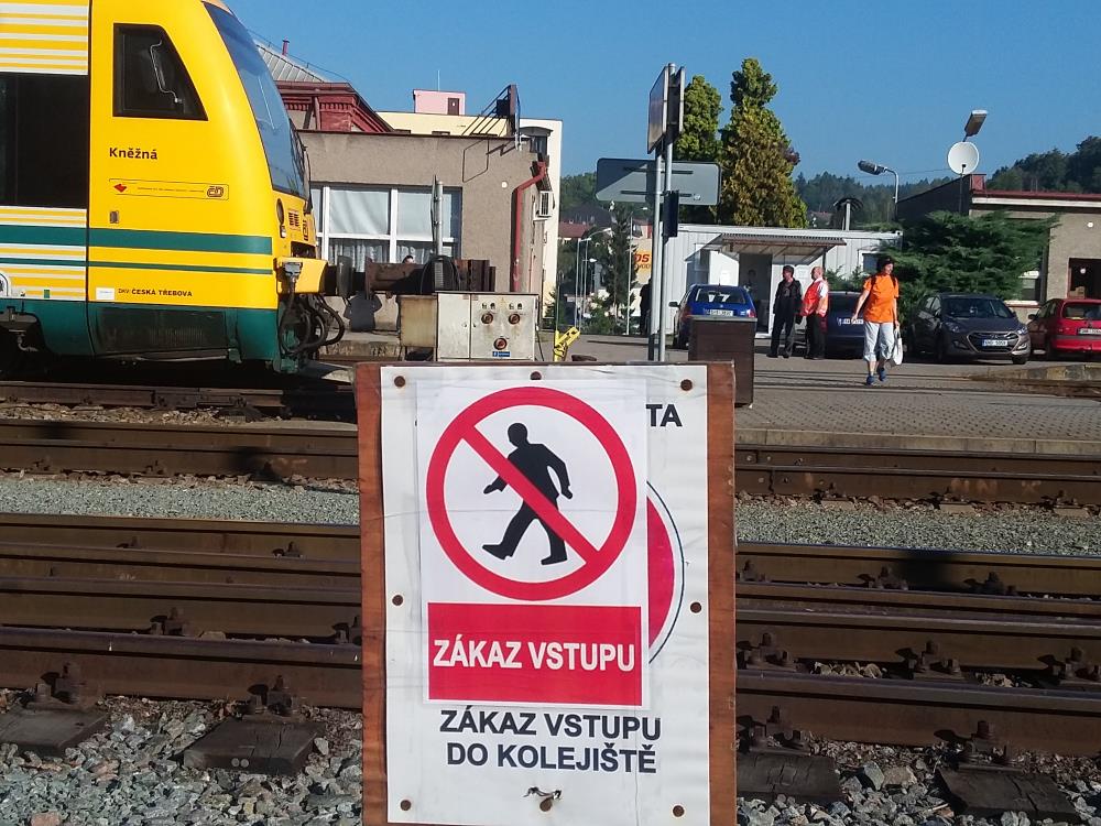 Kontrola vstupu do kolejiště