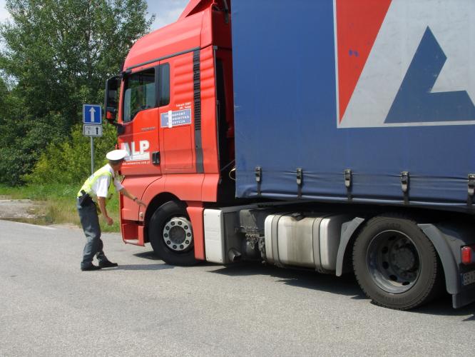 Kontrola autobusů a nákladních vozidel 