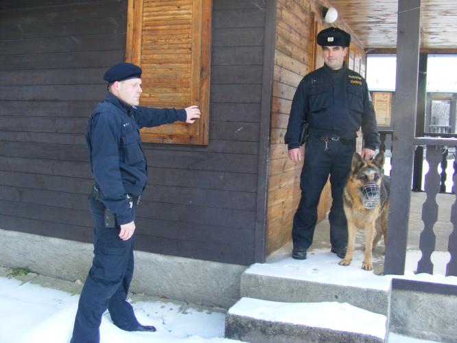 Kontrola chatové  oblasti u rybníka Dřevo.jpg