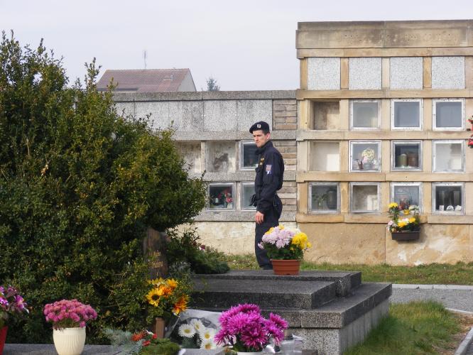Kontrola urnového háje v Kamenných Žehrovicích
