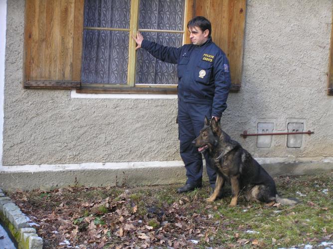 Kontroly chat a chalup pokračují.JPG