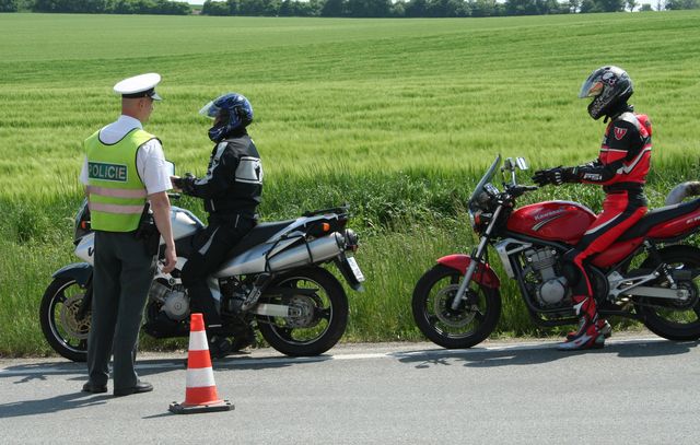 Kontroly motocyklů2.jpg
