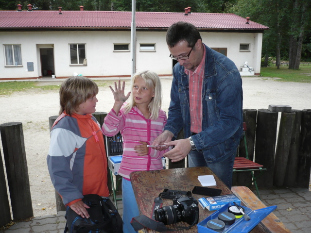 Kriminalistický technik - otisky prstů.JPG