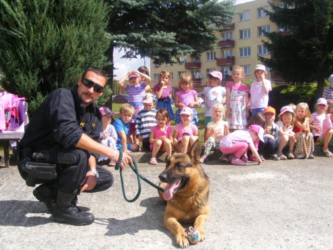 Kynologové navštívili mateřské školy.JPG