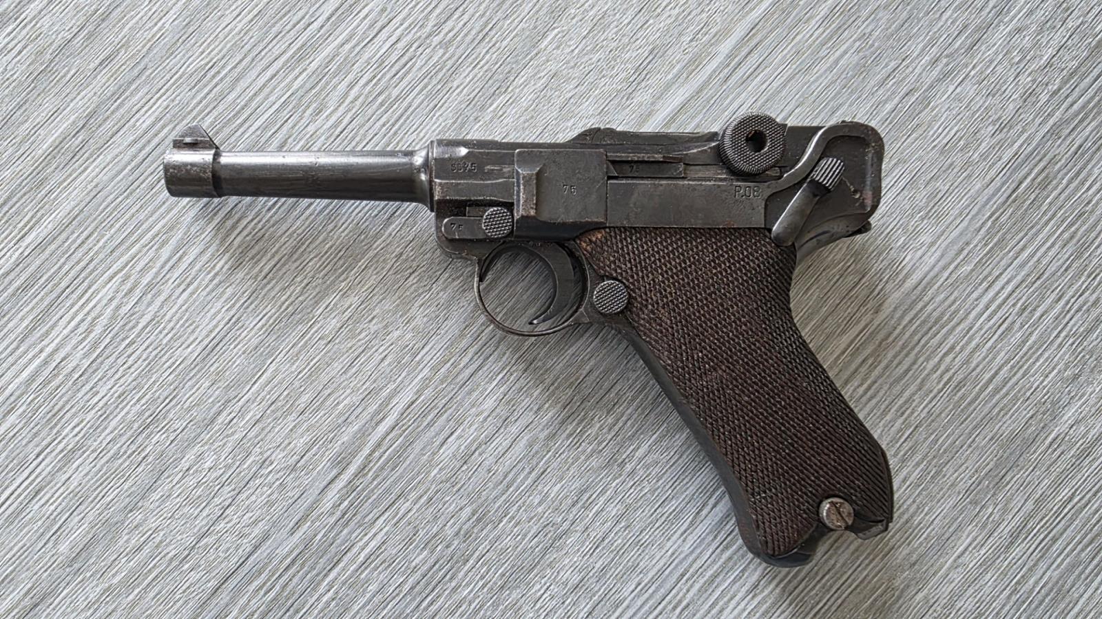 Lounsko - Samonabíjecí pistole německé výroby Mauser, model&nbsp; P 08.&nbsp; Ráže 9 mm Luger