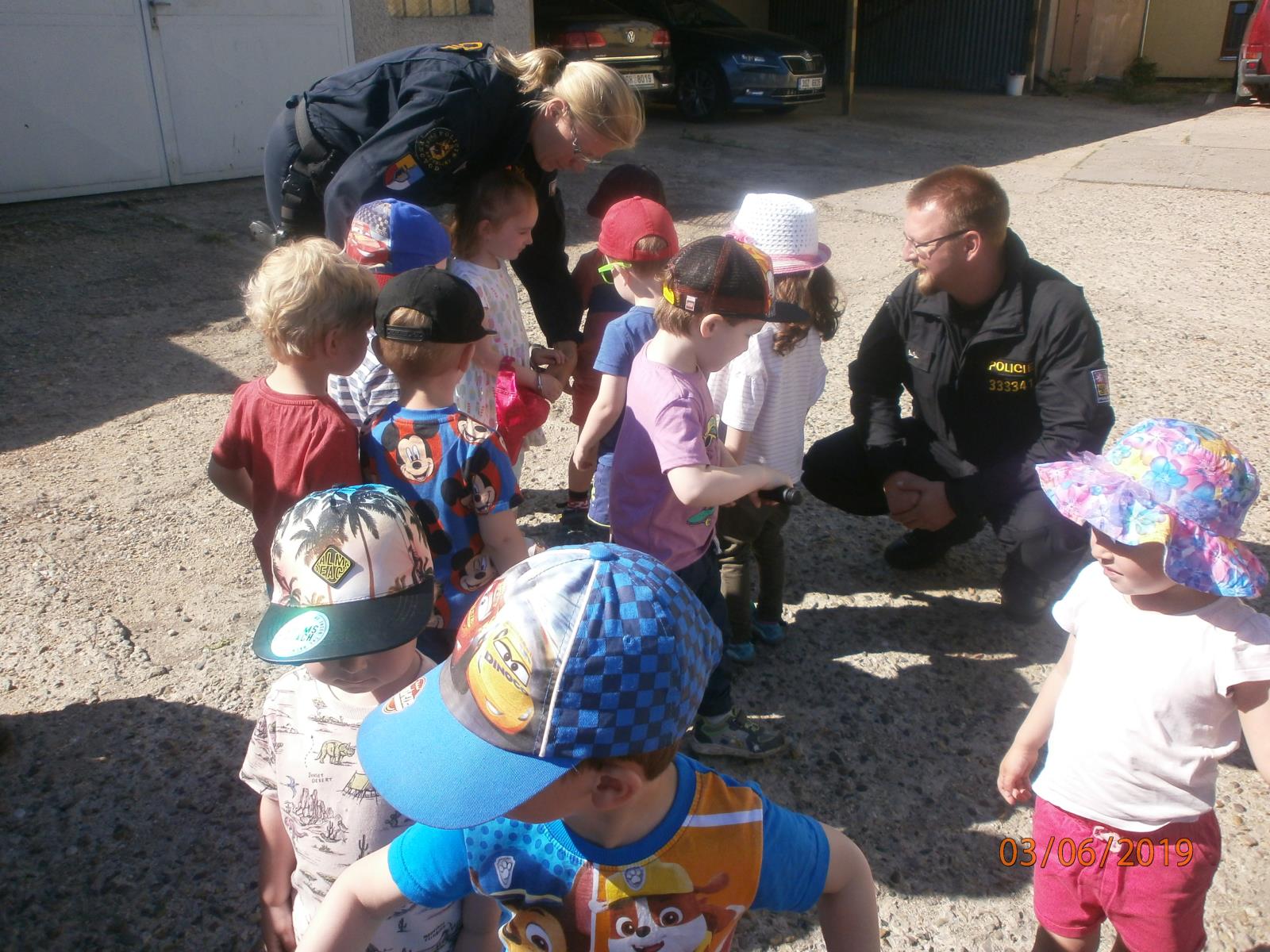 Malí návštěvníci na policii