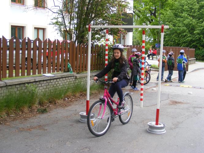Mladí cyklisté z Třeboně soutěžili v oblastním kole.JPG