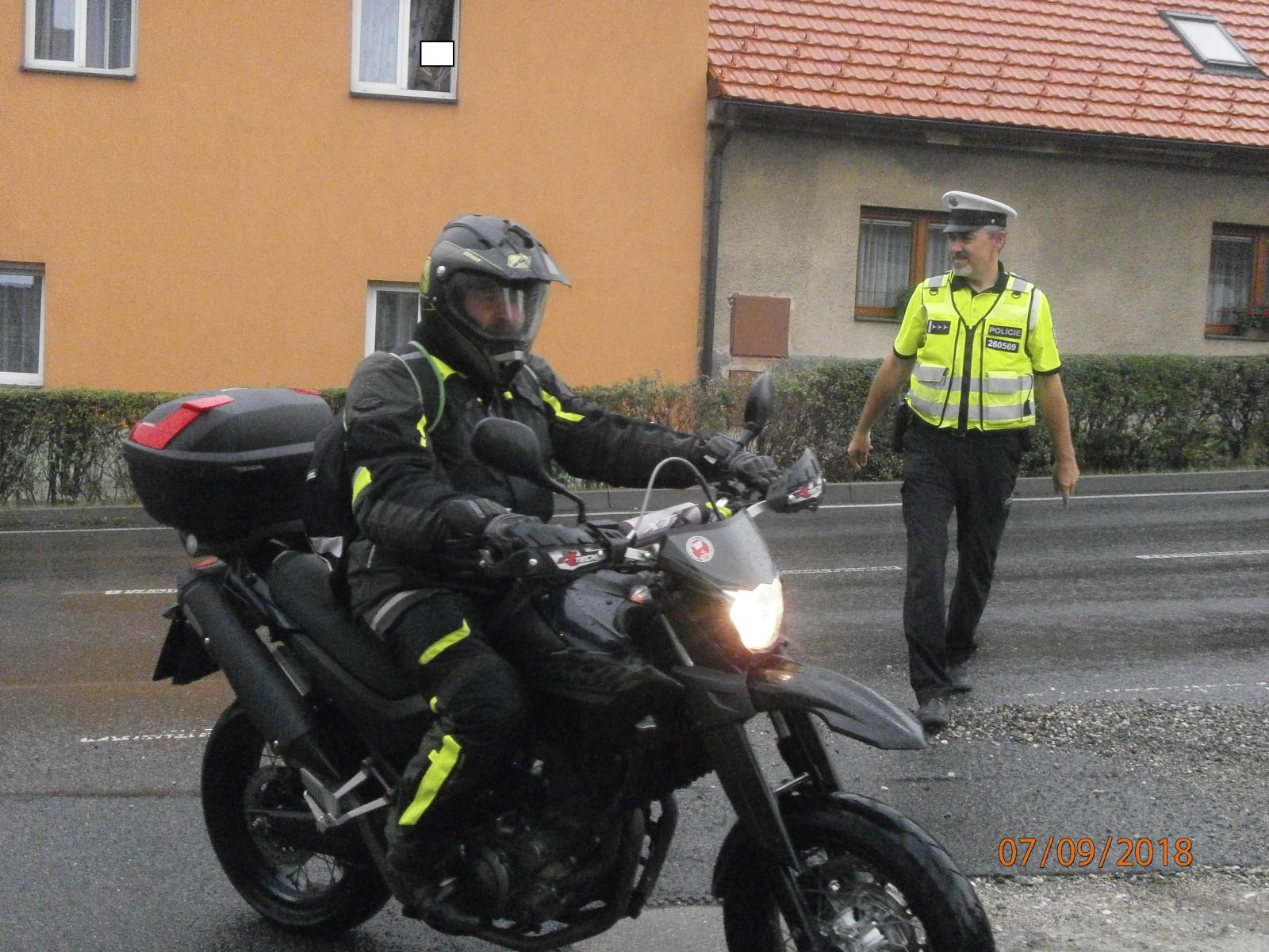 Motocyklisté pod policejním dohledem