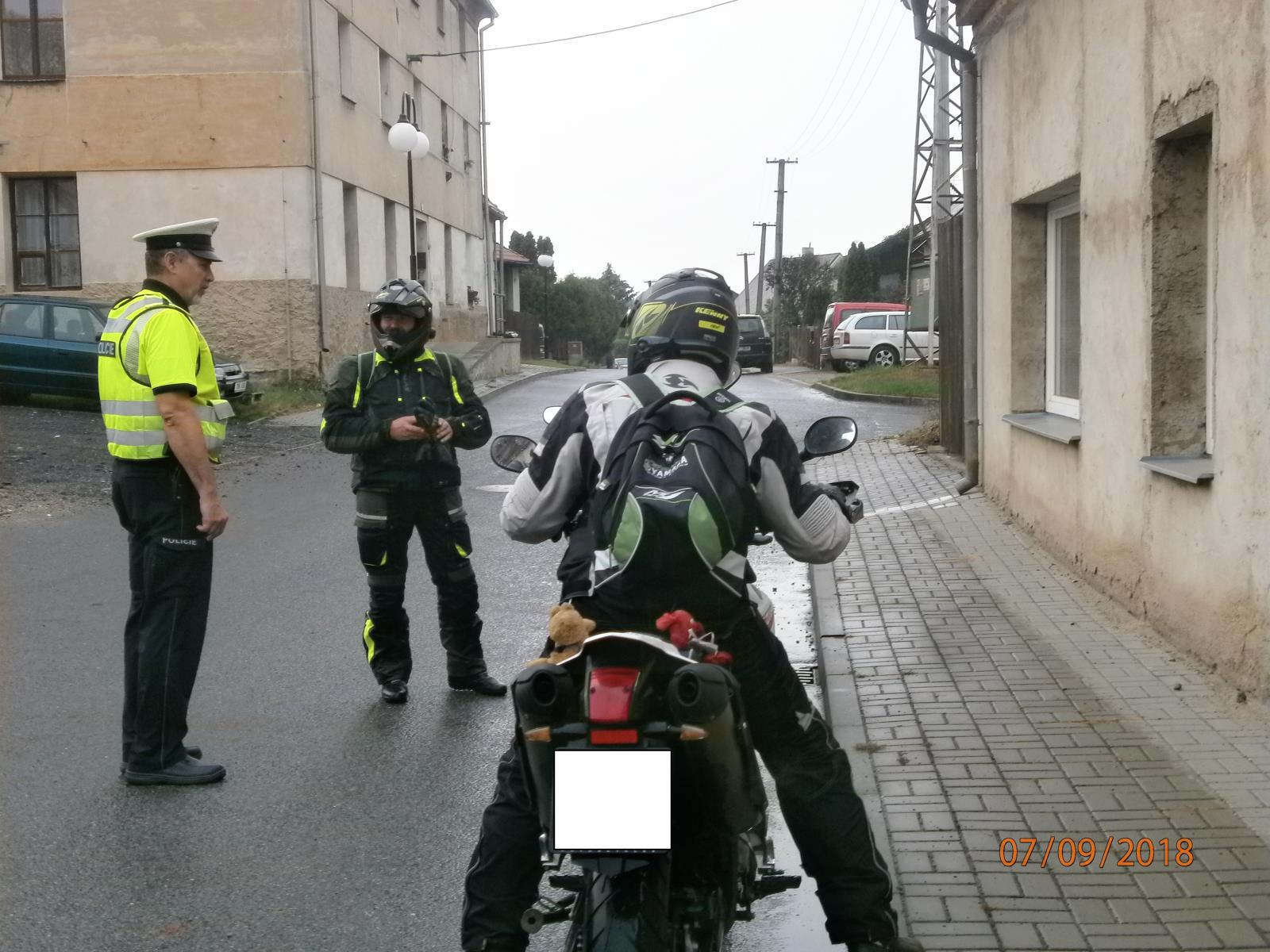 Motocyklisté pod policejním dohledem