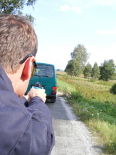 Nácvik střelby z vozidla na ujíždějící pachatele.jpg