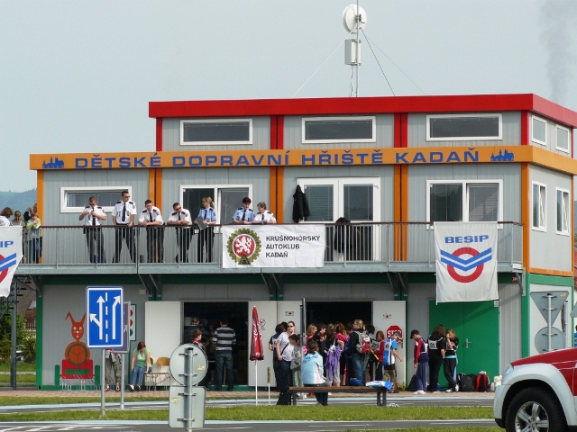 Na jízdu dohlíželi policisté