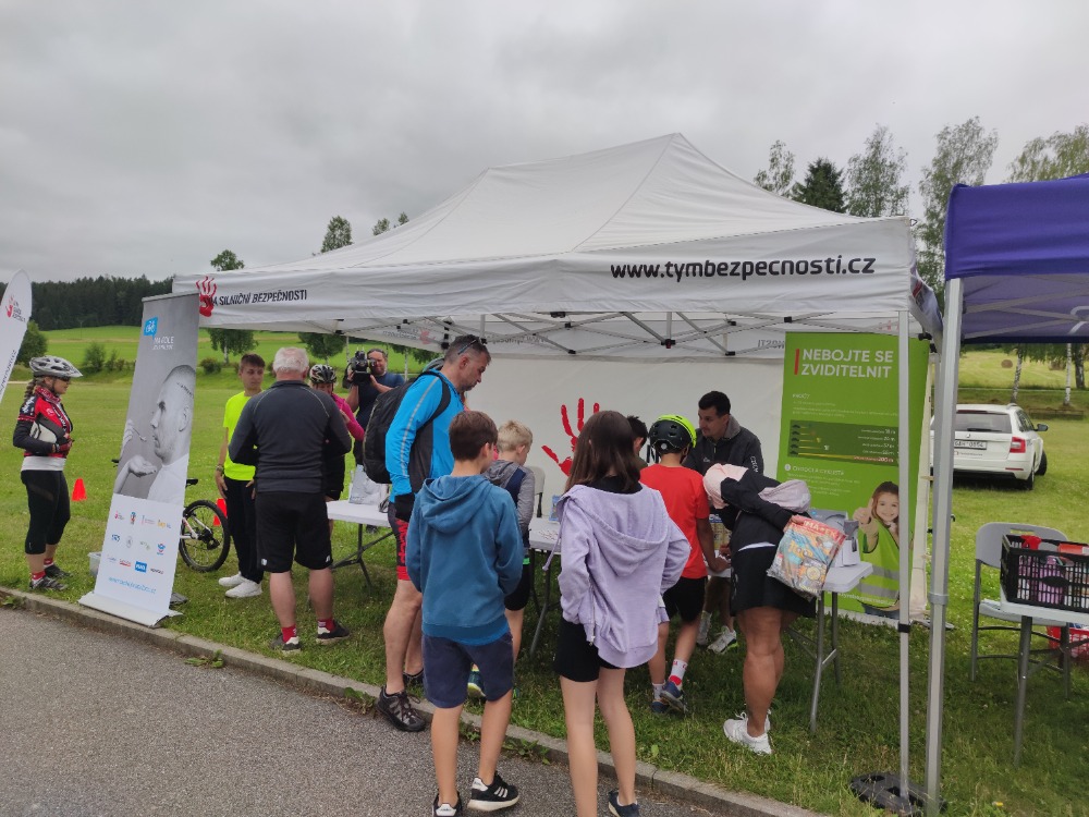 Na kole jen s přilbou Přední Výtoň