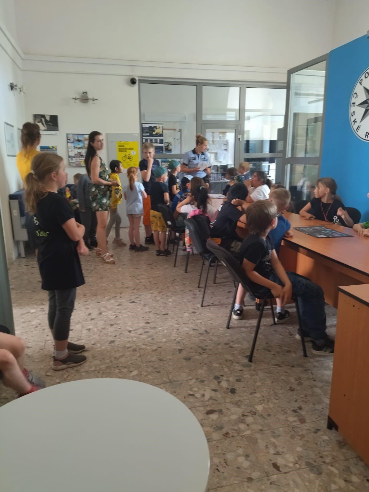 Návštěva školáků ze zlonické družiny na policii