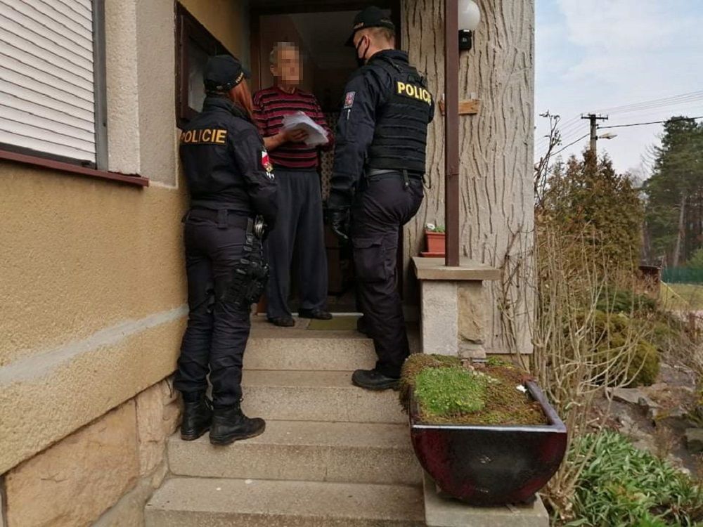OOP Nová Paka - rozdávání ochranných roušek