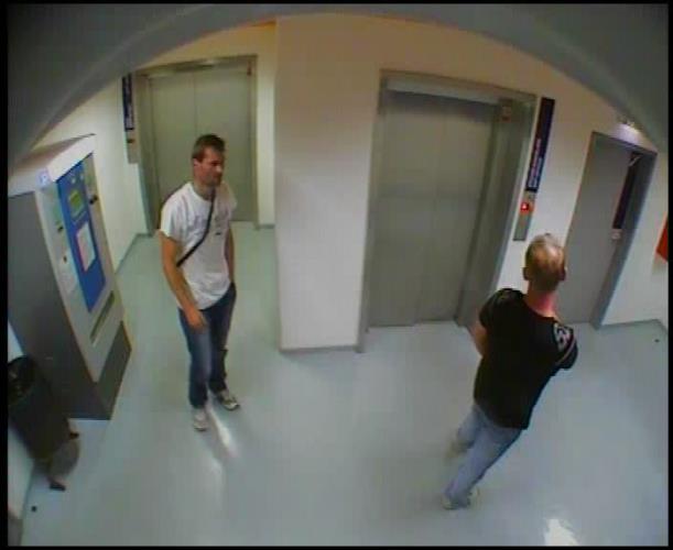 Oblečený podezřelý č. 1 a dále č. 2 a 3 Krádež motorek