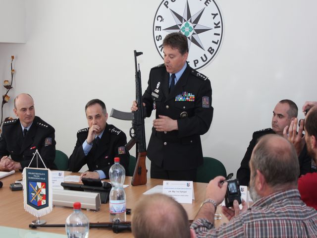 Odbor služby pro zbraně a bezpečnostní materiál.JPG