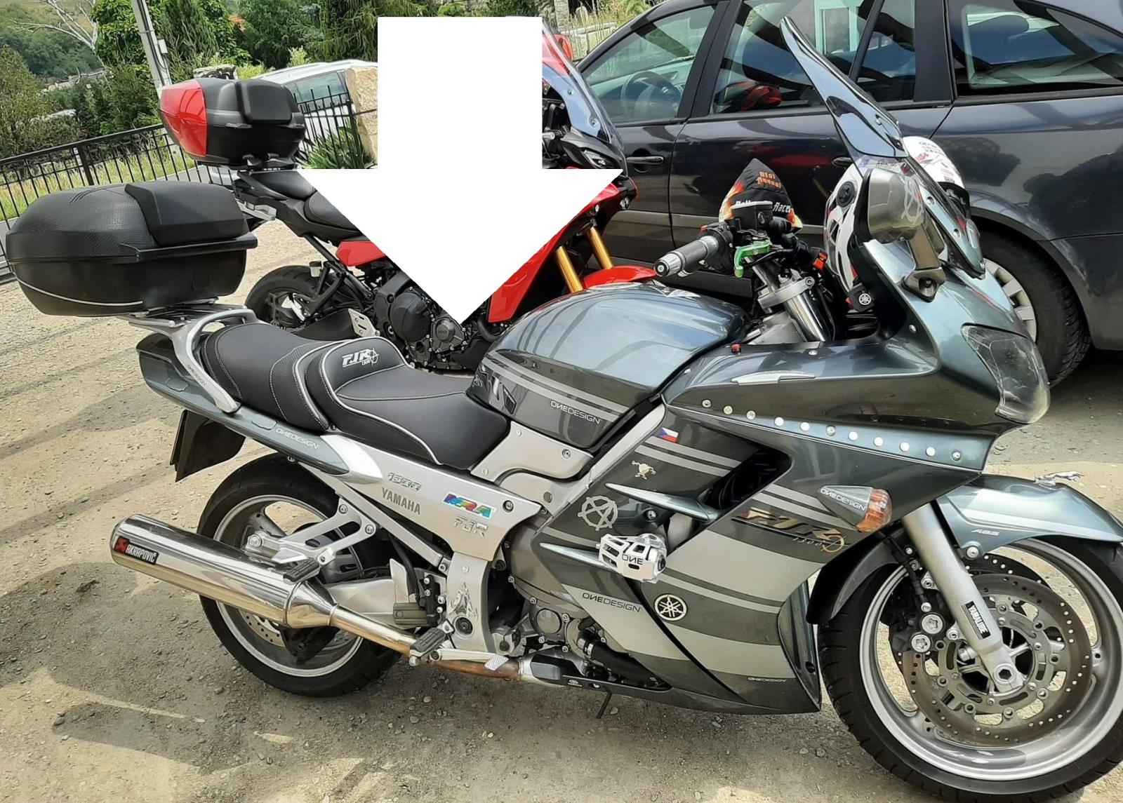 Odcizená moto YAMAHA FJR 1300 - Hostomice.jpg
