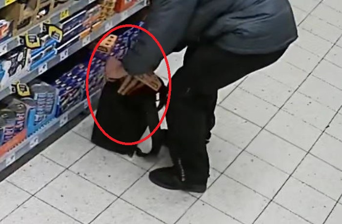 Odcizení zboží v obchodě .jpg