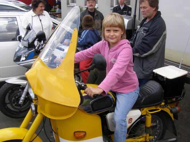 Odvážná motocyklistka
