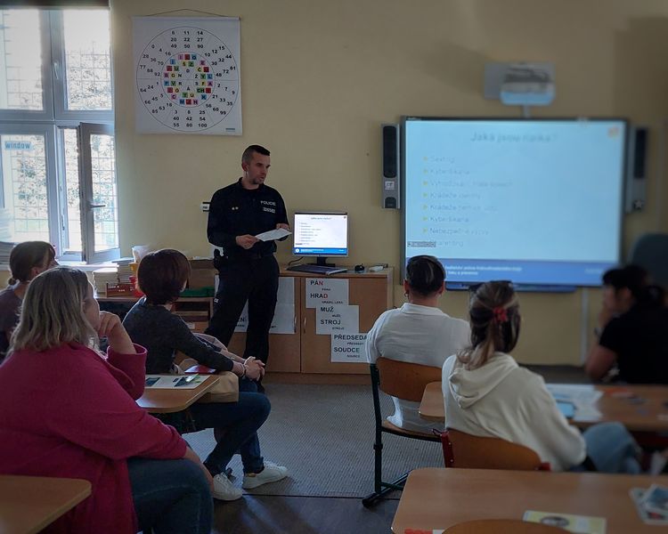 Přednáška rodičům k bezpečnosti žáků na internetu 18.9.2025 v Jaroměři